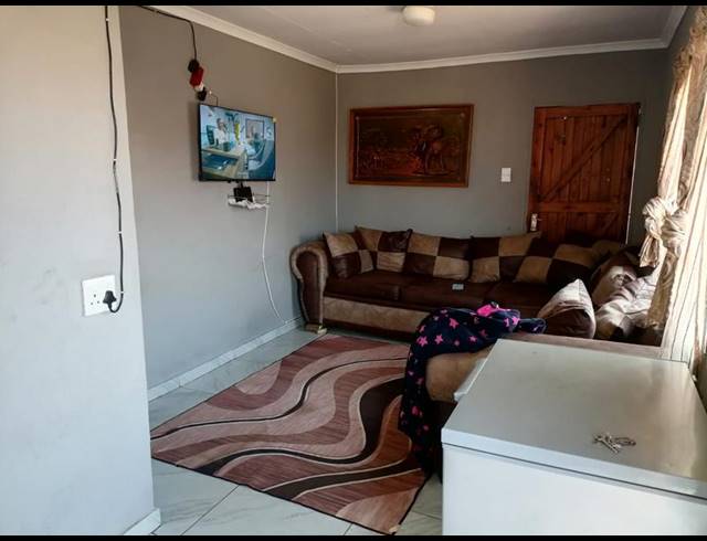 2 BEDROOM HOUSE FOR SALE IN PALM RIDGE EXT 2